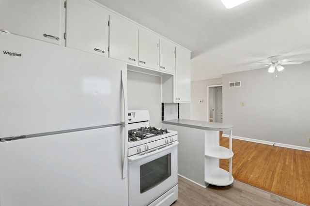 915 S Drury Ln, Wichita, KS 67207