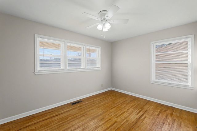 915 S Drury Ln, Wichita, KS 67207