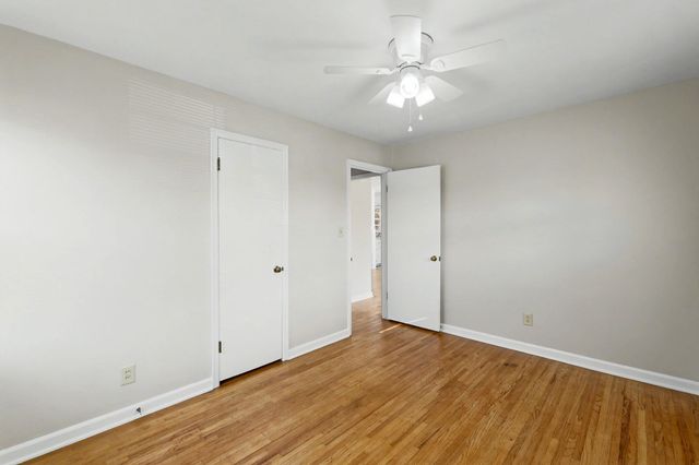 915 S Drury Ln, Wichita, KS 67207