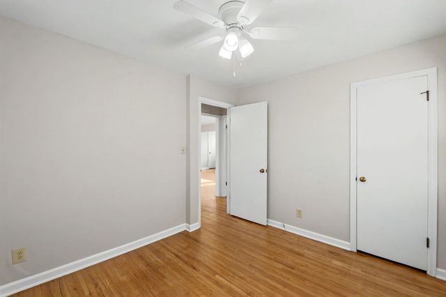 915 S Drury Ln, Wichita, KS 67207