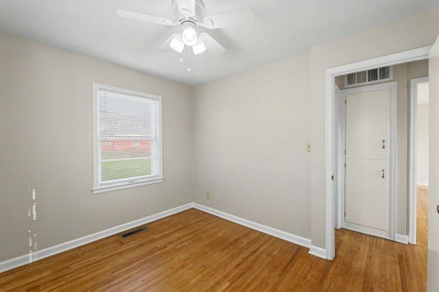 915 S Drury Ln, Wichita, KS 67207