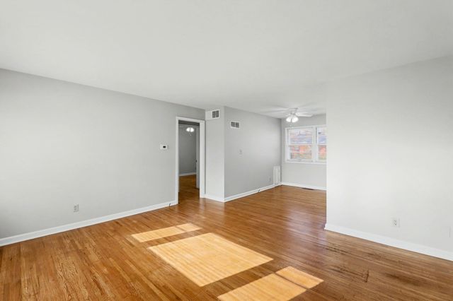 915 S Drury Ln, Wichita, KS 67207