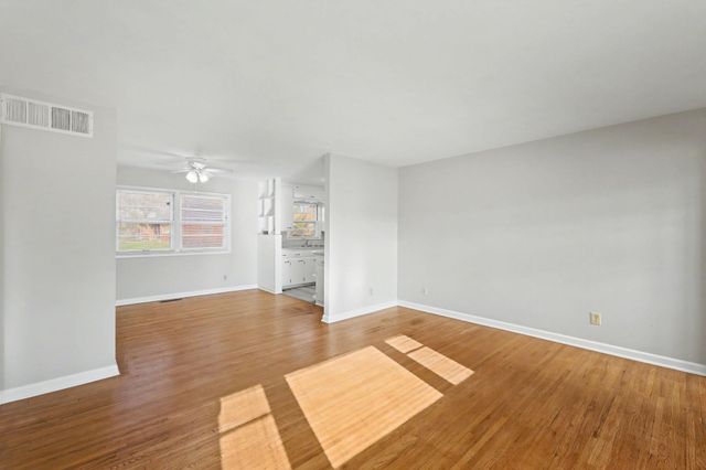 915 S Drury Ln, Wichita, KS 67207