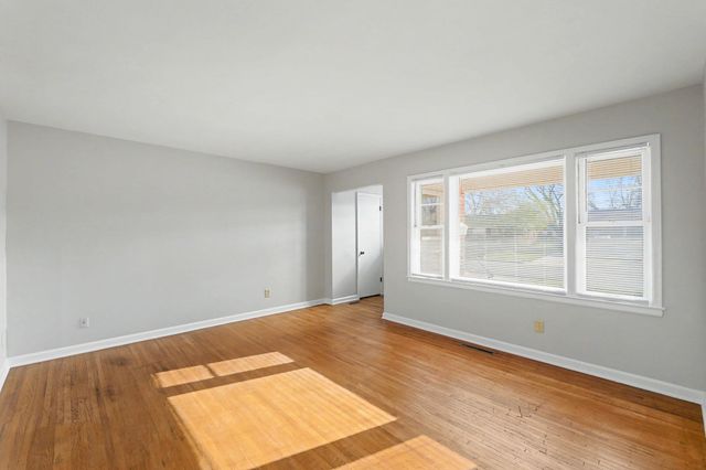 915 S Drury Ln, Wichita, KS 67207