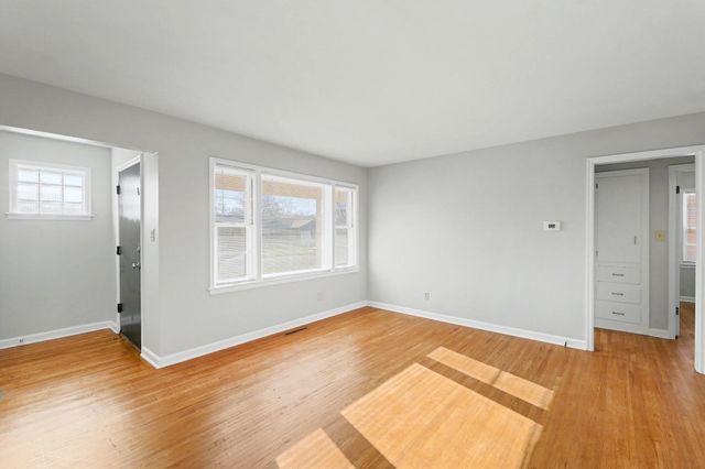 915 S Drury Ln, Wichita, KS 67207