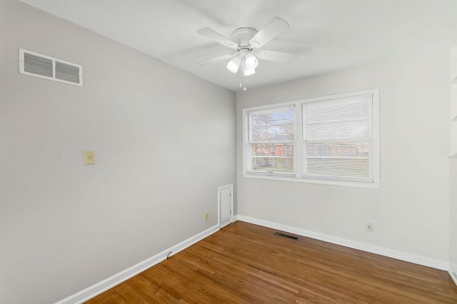 915 S Drury Ln, Wichita, KS 67207