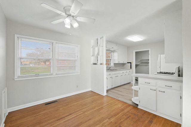 915 S Drury Ln, Wichita, KS 67207