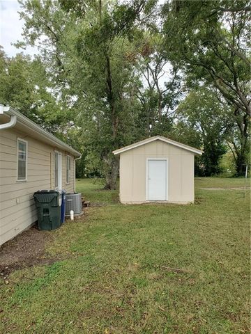202 E linn Street, Lacygne, KS 66040