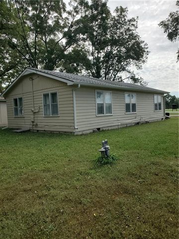 202 E linn Street, Lacygne, KS 66040