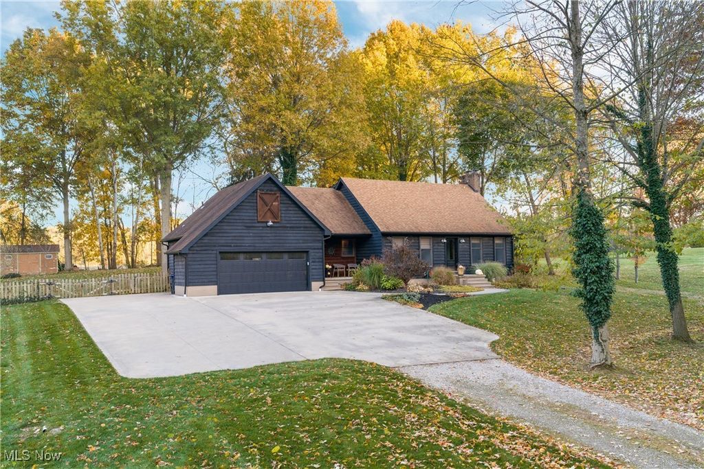 1648 Carriage House Drive, Mogadore, OH 44260