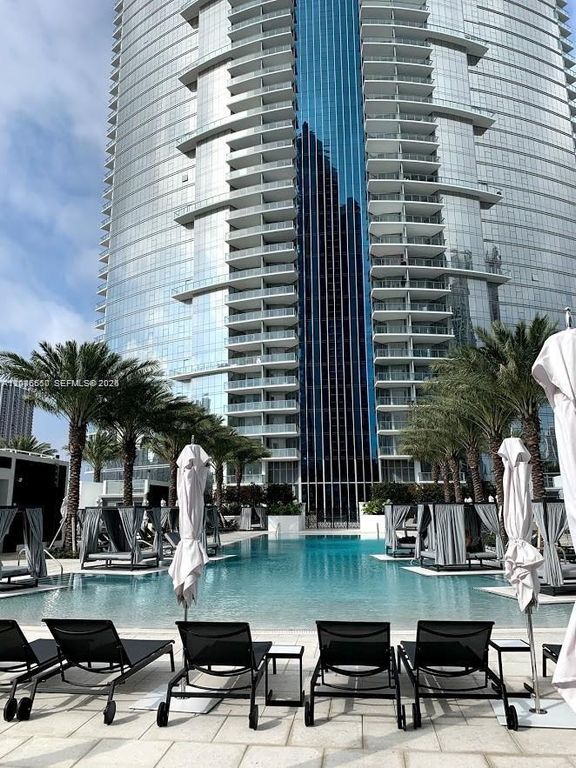 851 NE 1st Avenue 2702, Miami, FL 33132