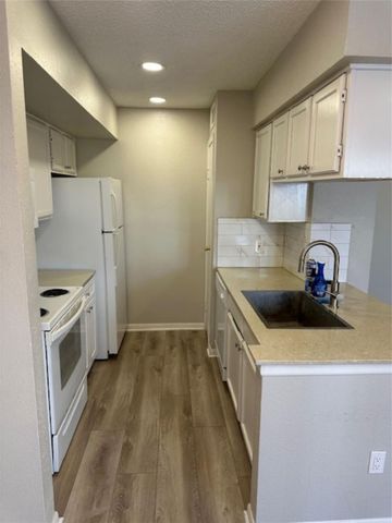 12550 Whittington Drive 903, Houston, TX 77077