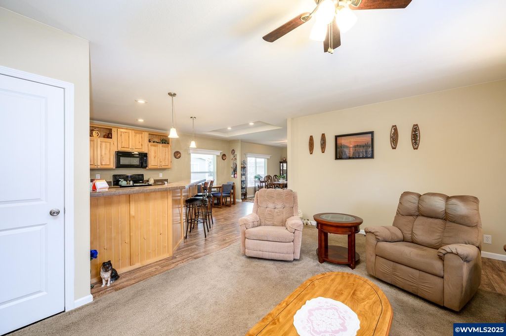 Image 10 of property listing at 4155 NE THREE MILE Ln 85, Mcminnville, OR 97128