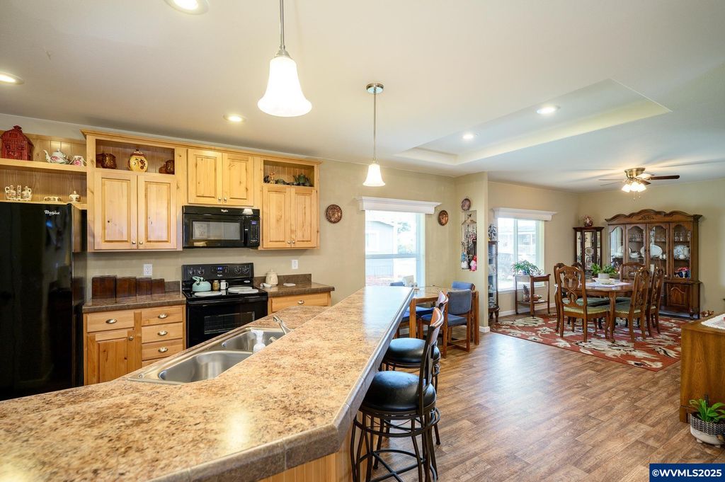 Image 11 of property listing at 4155 NE THREE MILE Ln 85, Mcminnville, OR 97128