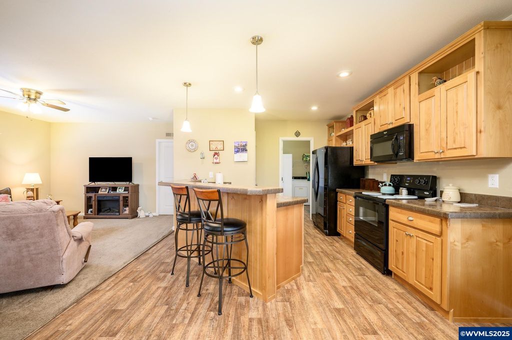 Image 14 of property listing at 4155 NE THREE MILE Ln 85, Mcminnville, OR 97128