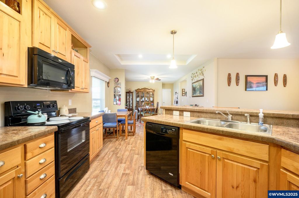 Image 15 of property listing at 4155 NE THREE MILE Ln 85, Mcminnville, OR 97128