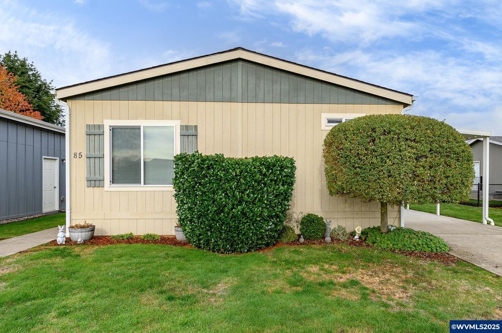 Image 2 of property listing at 4155 NE THREE MILE Ln 85, Mcminnville, OR 97128