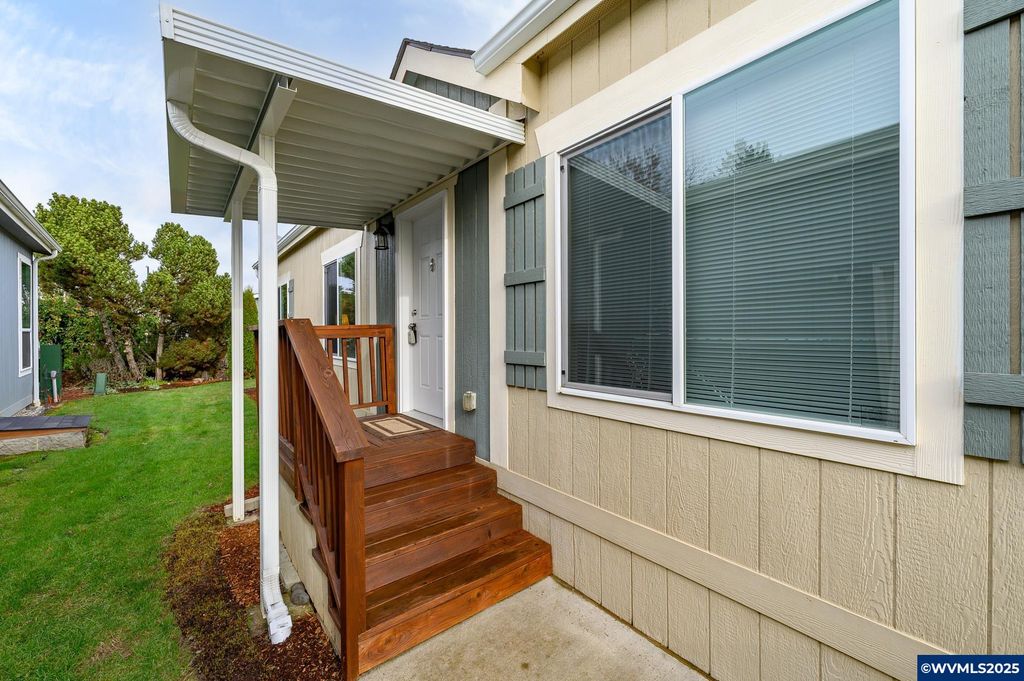 Image 5 of property listing at 4155 NE THREE MILE Ln 85, Mcminnville, OR 97128