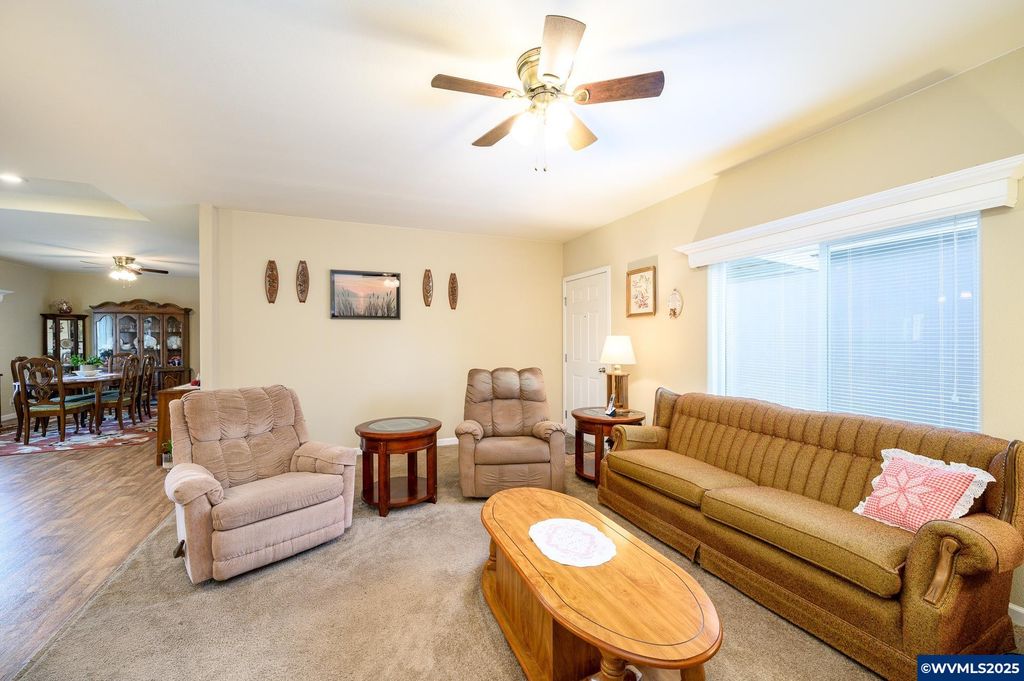 Image 6 of property listing at 4155 NE THREE MILE Ln 85, Mcminnville, OR 97128