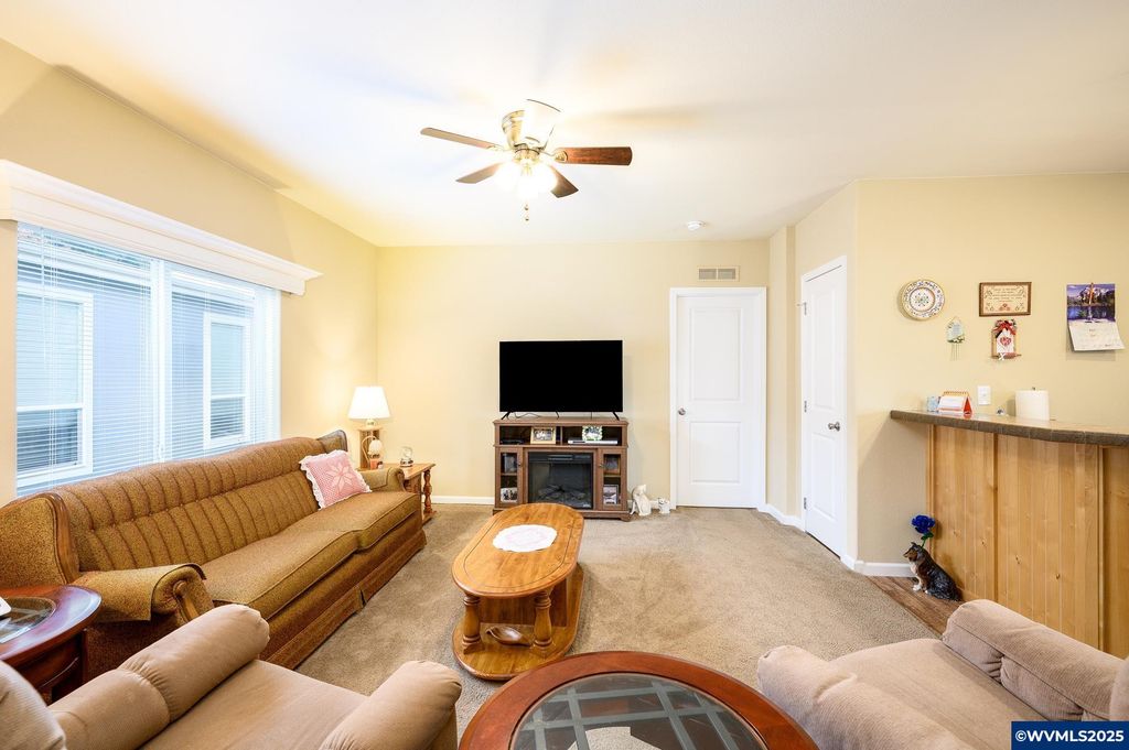 Image 8 of property listing at 4155 NE THREE MILE Ln 85, Mcminnville, OR 97128