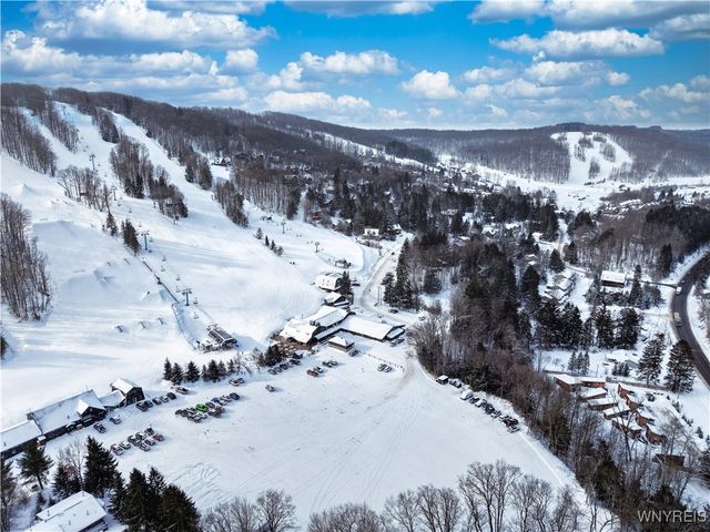 11 Creekside, Ellicottville, NY 14731