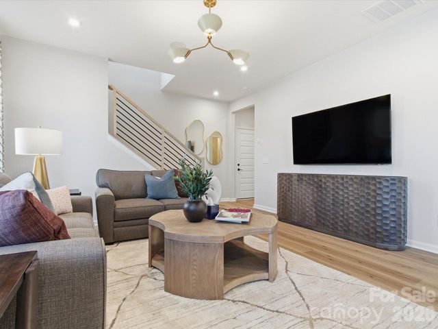 8300 Discovery Lane, Charlotte, NC 28216
