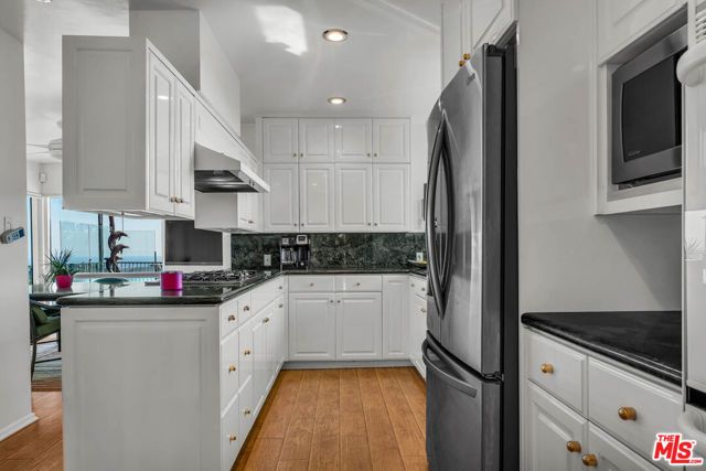 10924 Savona Road, Los Angeles, CA 90077