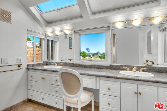 10924 Savona Road, Los Angeles, CA 90077