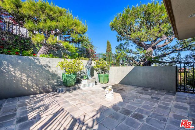 10924 Savona Road, Los Angeles, CA 90077
