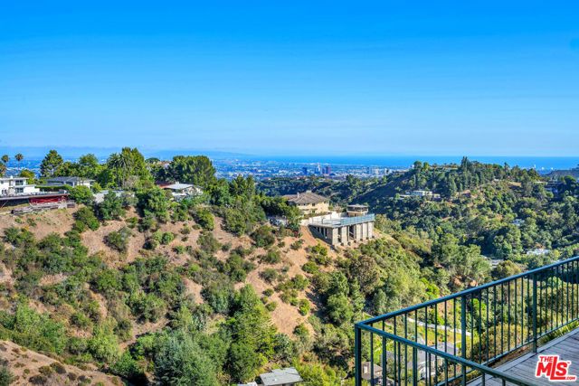 10924 Savona Road, Los Angeles, CA 90077