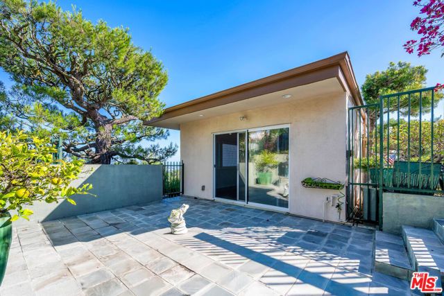 10924 Savona Road, Los Angeles, CA 90077
