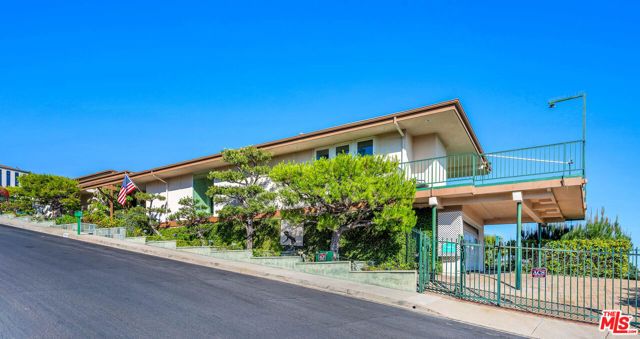 10924 Savona Road, Los Angeles, CA 90077