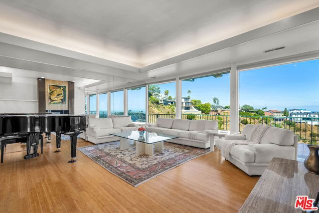 10924 Savona Road, Los Angeles, CA 90077