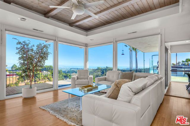 10924 Savona Road, Los Angeles, CA 90077