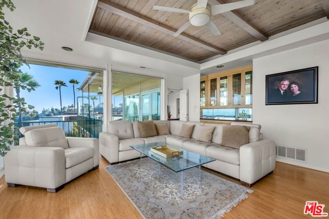 10924 Savona Road, Los Angeles, CA 90077