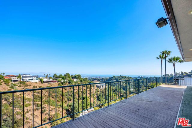 10924 Savona Road, Los Angeles, CA 90077