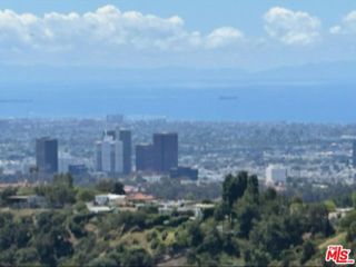 10924 Savona Road, Los Angeles, CA 90077