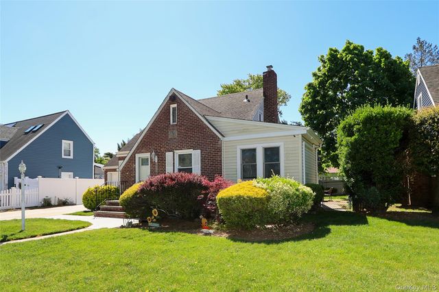 608 Terrace Place, North Baldwin, NY 11510