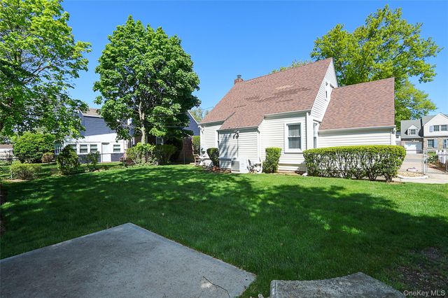 608 Terrace Place, North Baldwin, NY 11510