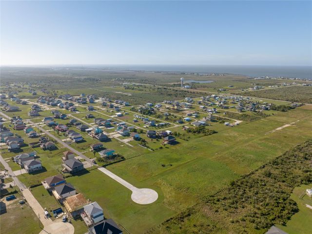 189 Ocean View Drive, Crystal Beach, TX 77650