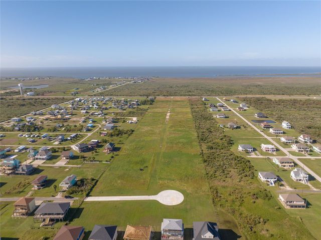 189 Ocean View Drive, Crystal Beach, TX 77650