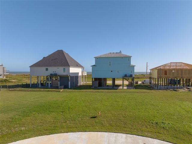 189 Ocean View Drive, Crystal Beach, TX 77650