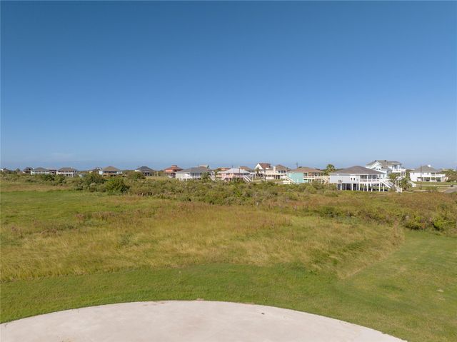 189 Ocean View Drive, Crystal Beach, TX 77650