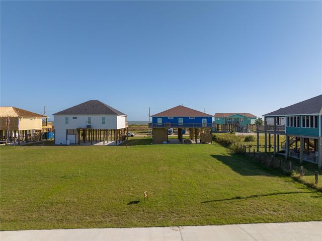 189 Ocean View Drive, Crystal Beach, TX 77650