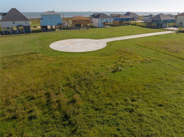 189 Ocean View Drive, Crystal Beach, TX 77650