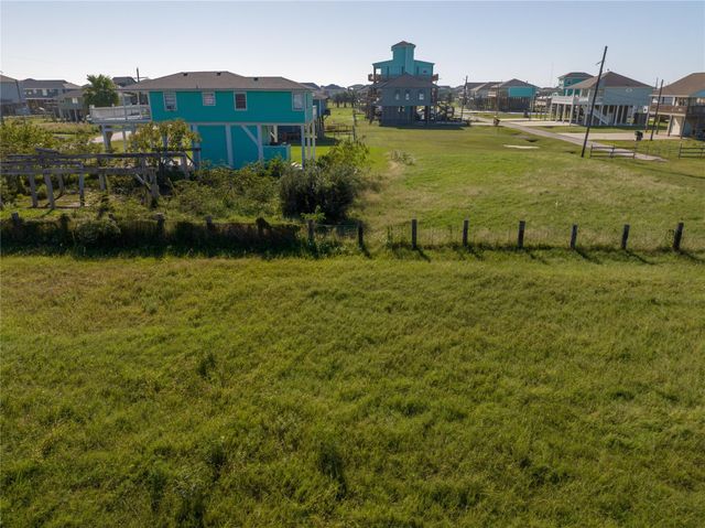 189 Ocean View Drive, Crystal Beach, TX 77650