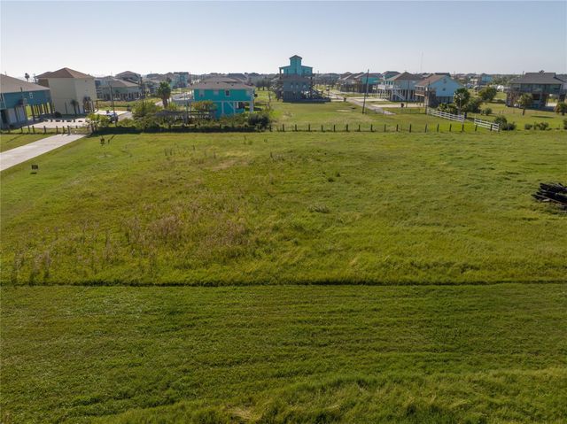 189 Ocean View Drive, Crystal Beach, TX 77650
