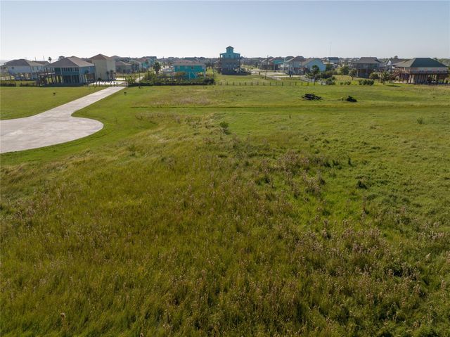 189 Ocean View Drive, Crystal Beach, TX 77650