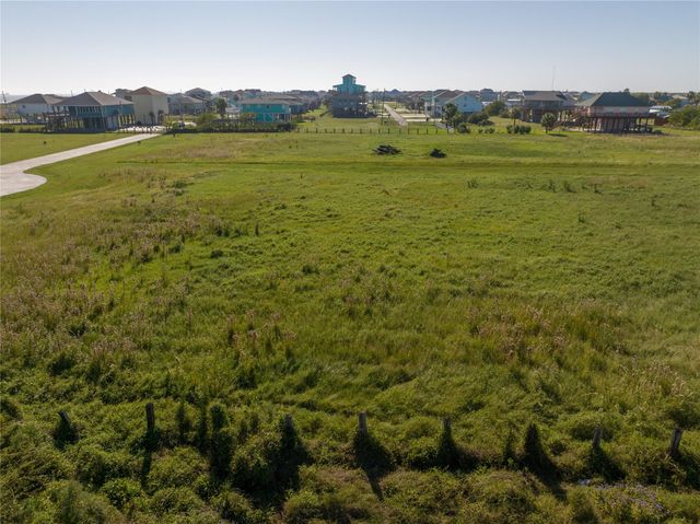 189 Ocean View Drive, Crystal Beach, TX 77650