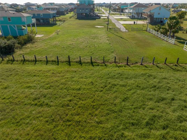 189 Ocean View Drive, Crystal Beach, TX 77650